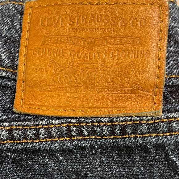 Woman’s Levi's Dark Blue Straight Jeans - Picture 4 of 4